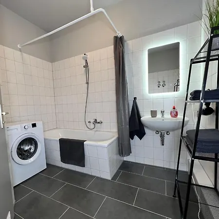Chic And Calm With Balcony In Gorgeous Kassberg Apartment Chemnitz